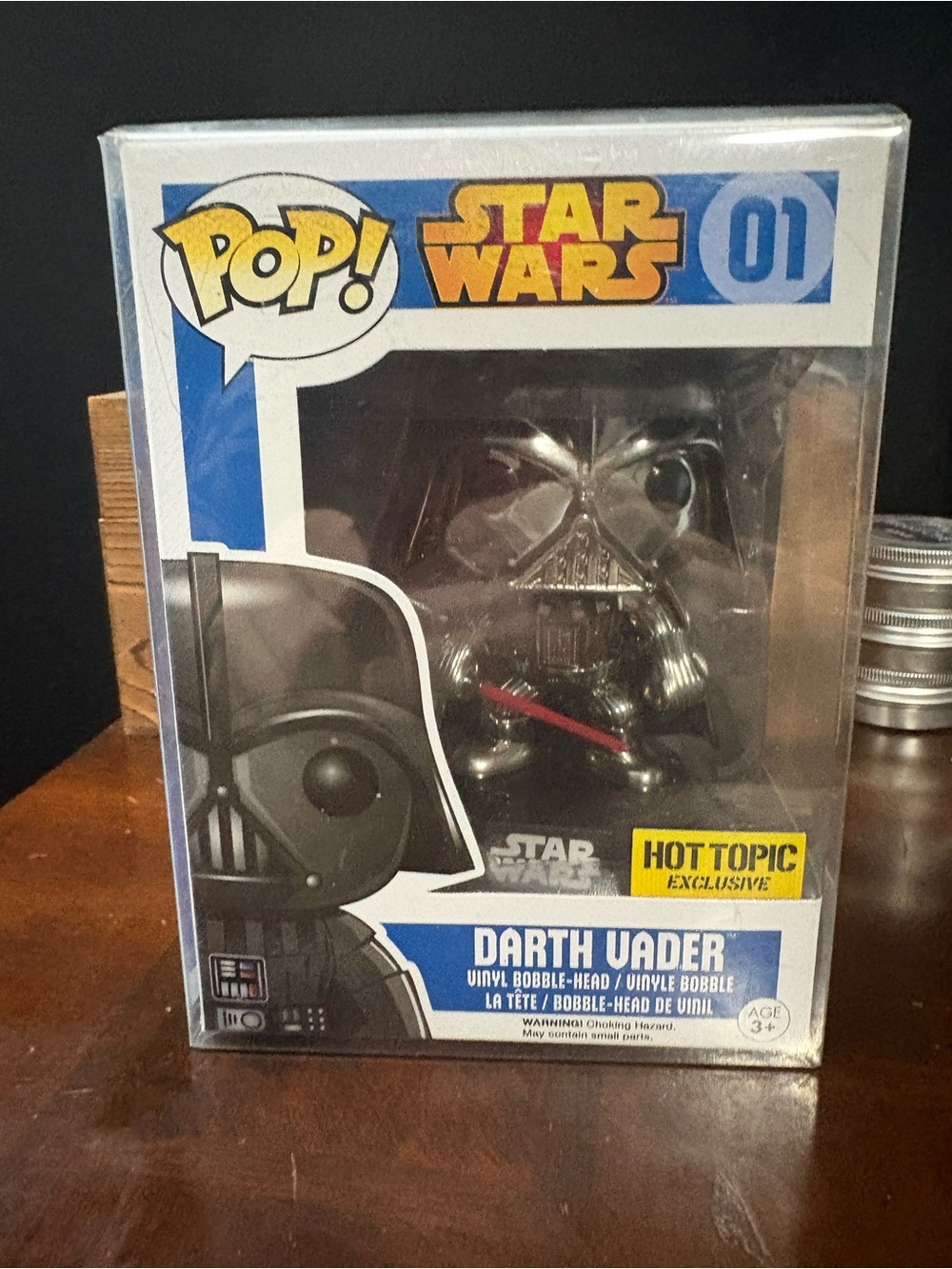 Funko Pop! Star Wars Darth Vader #01 bobblehead (Hot Topic Exclusive) w/cover